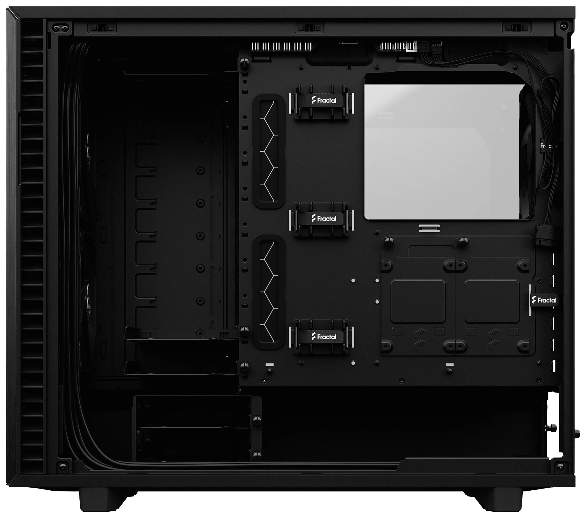 Un boîtier d'ordinateur ouvert avec des éléments de gestion de câbles visibles et des supports de disques durs à l'intérieur.