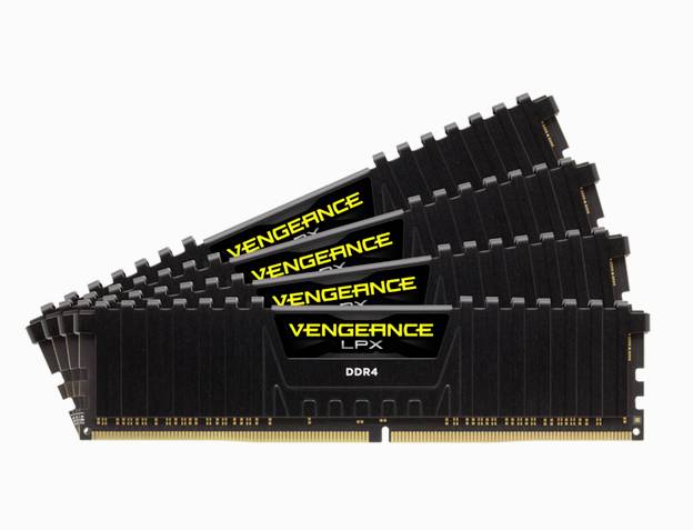 Quatre modules RAM empilés portant l'inscription 'Vengeance LPX DDR4', design noir avec texte jaune.