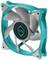 Un ventilateur d'ordinateur turquoise avec des pales grises. Sur le couvercle central, il est écrit 'Iceberg Thermal'. Design de style moderne.