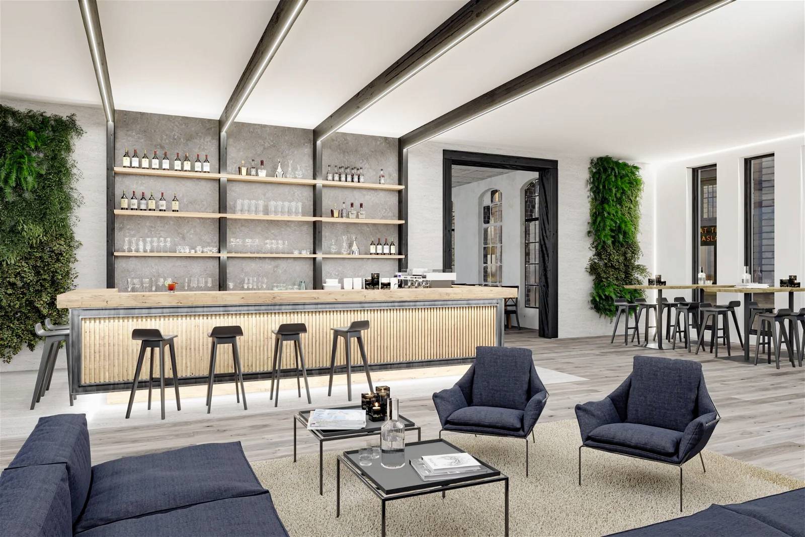 Un salon moderne avec un bar, des étagères hautes remplies de bouteilles et de verres, des fauteuils confortables et des tables, ainsi que des plantes le long du mur.