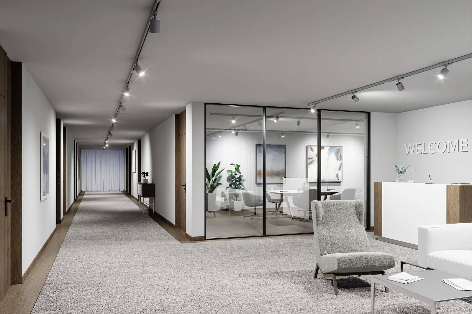 Un couloir de bureau moderne avec une salle de conférence derrière des parois vitrées à gauche, un comptoir d'accueil à droite et un fauteuil au premier plan.