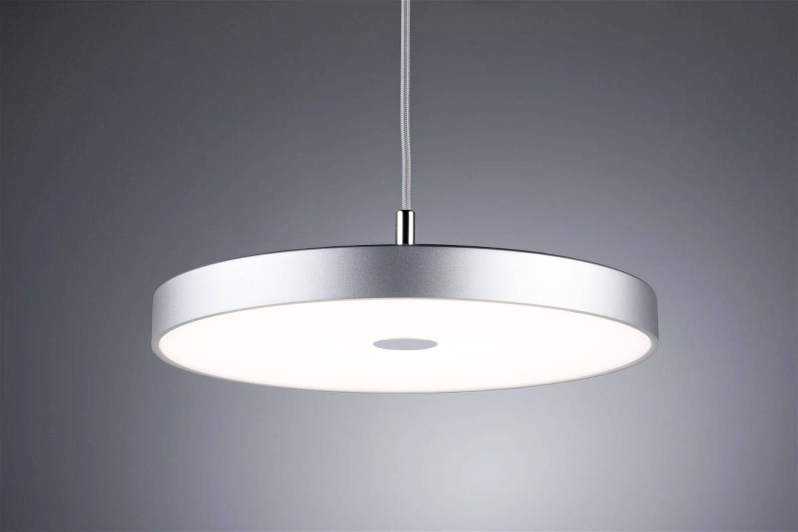 Plafonnier moderne au design métallique plat et circulaire, diffusant une lumière douce et uniforme. Idéal pour les espaces contemporains.