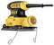 Un meuleuse électrique jaune et noire filaire de la marque DEWALT, placée sur un support métallique.