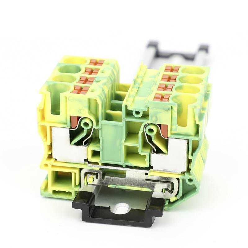 Connecteur électrique jaune-vert à plusieurs emplacements avec des contacts métalliques, sur fond blanc.