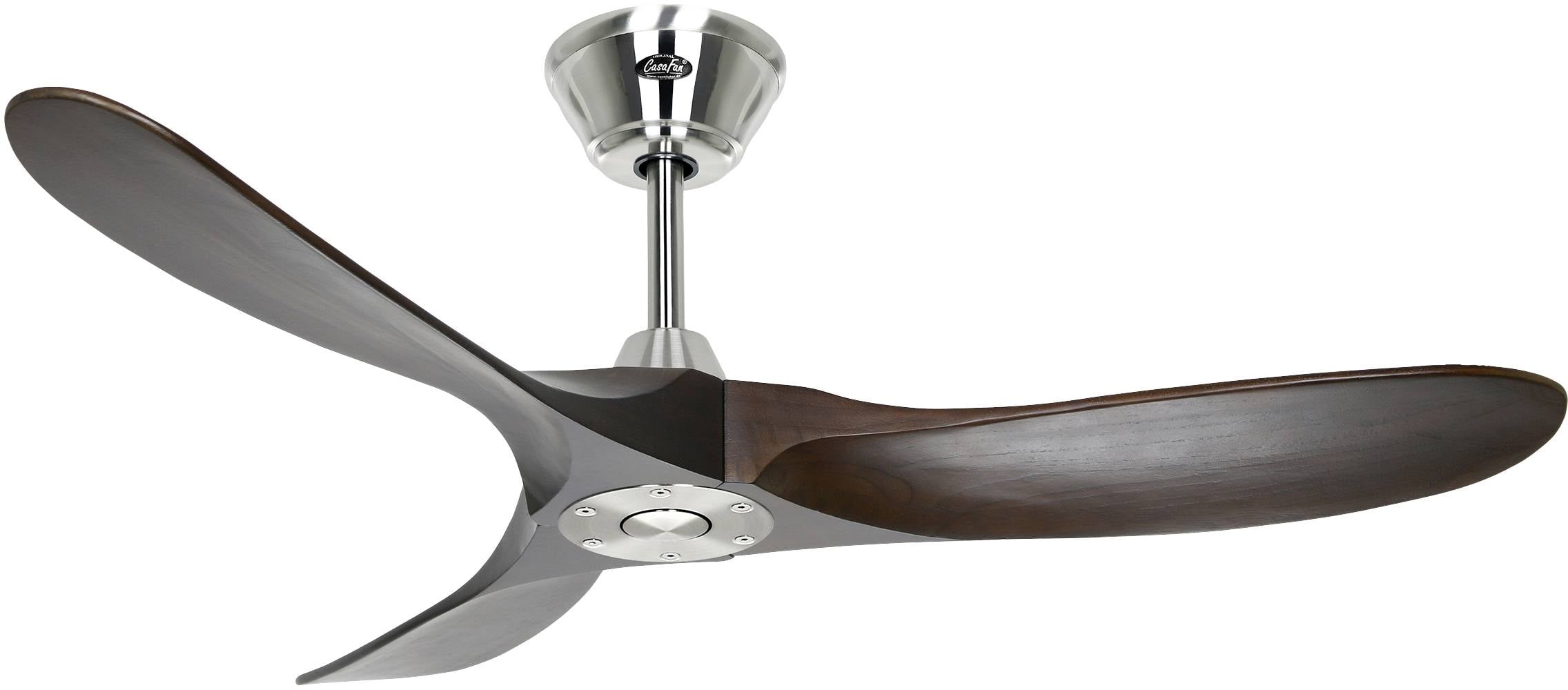Un ventilateur de plafond moderne avec trois pales brun foncé et un boîtier en métal argenté. Adapté aux espaces intérieurs élégants.
