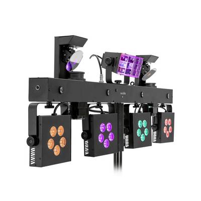 Un dispositif d'éclairage composé de plusieurs projecteurs LED colorés, émettant différentes couleurs, montés sur un trépied.
