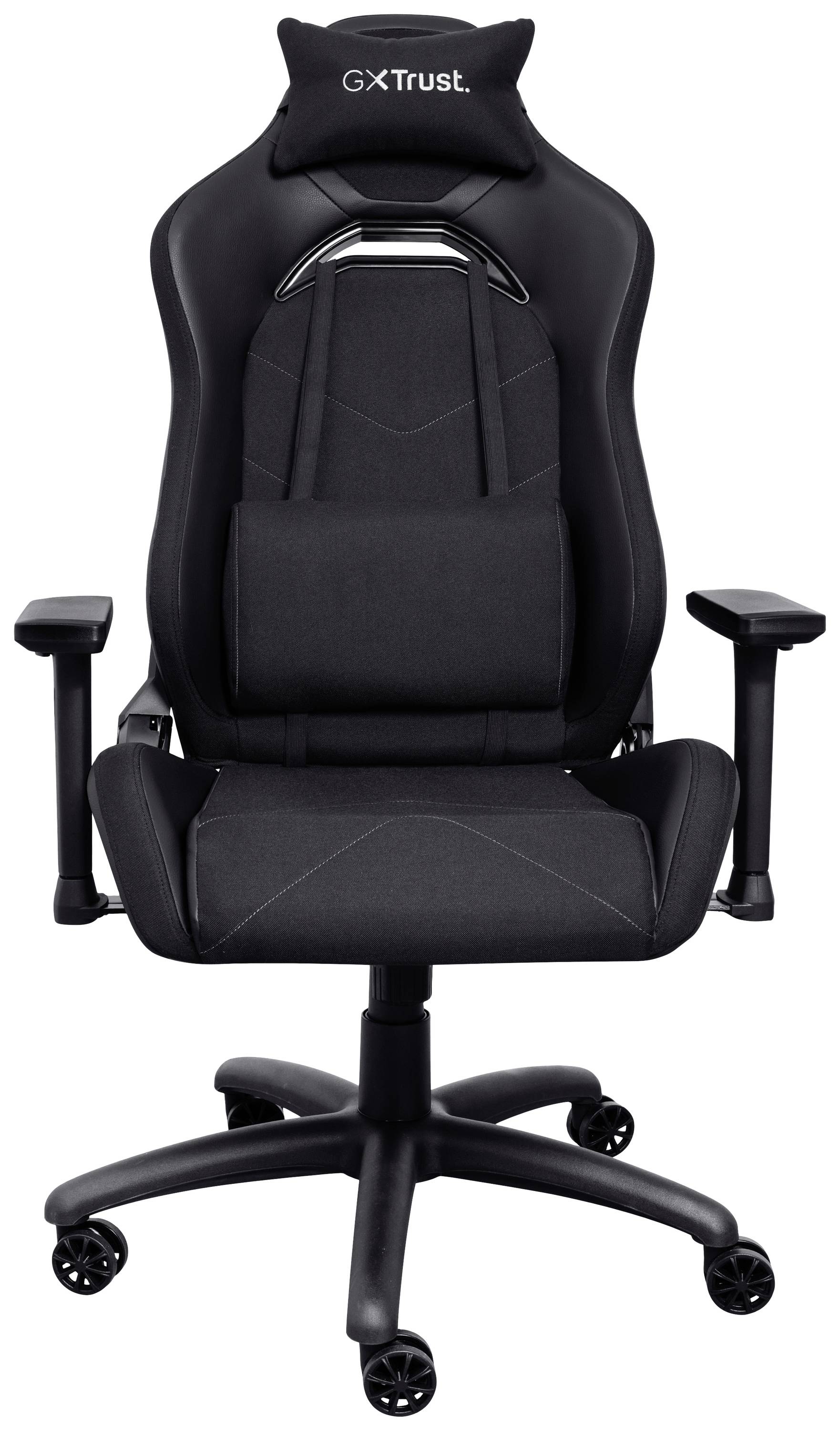 Chaise gaming noire avec appui-tête et coussin lombaire, accoudoirs réglables, dossier haut et cinq roulettes.