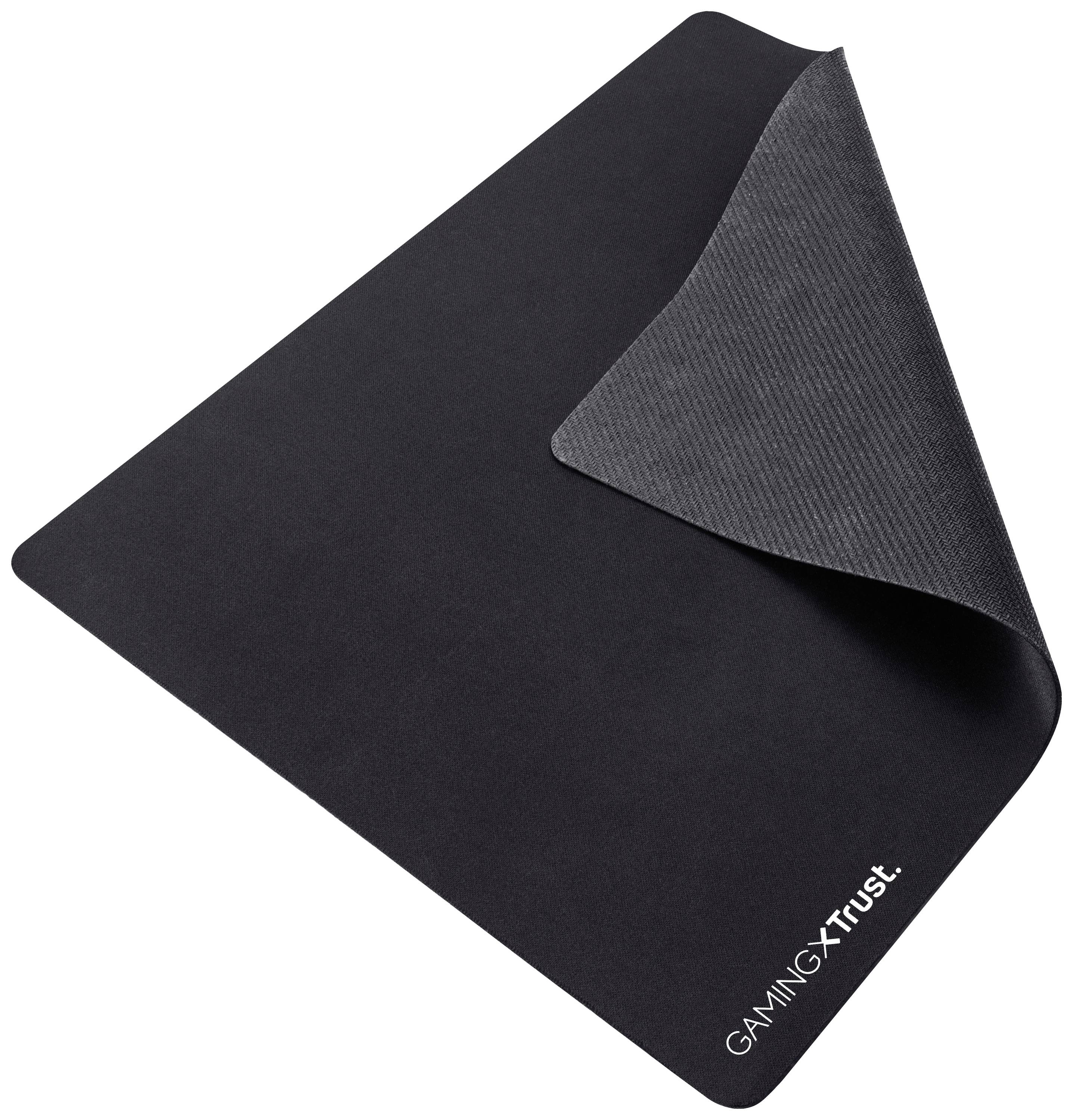 Tapis de souris de gaming noir en tissu, forme rectangulaire, avec bord légèrement plié et texturé, impression blanche 'GAMING X Trust'.