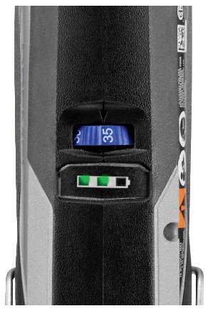 Gros plan sur un appareil électrique doté d'un bouton de réglage positionné sur '35', avec trois voyants DEL à côté, dont deux sont allumés en vert.