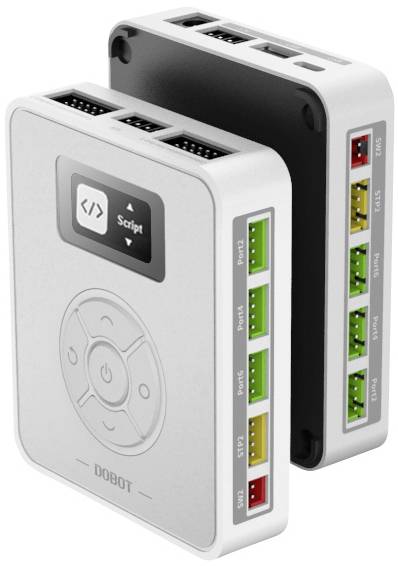 Un appareil électronique blanc avec plusieurs ports, un écran affichant un 'Script' et des boutons de commande sur la façade.