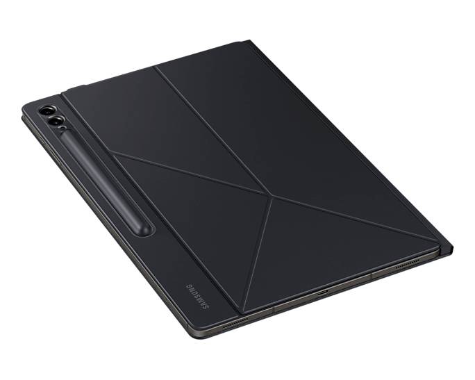 Une tablette noire avec étui de protection et double caméra. L'étui présente un motif géométrique.