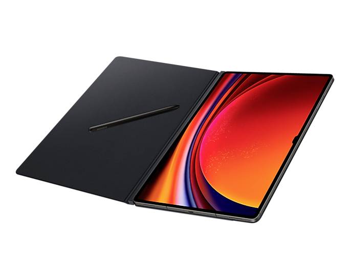 Une tablette ouverte avec un écran rouge vif et un stylet noir à côté.