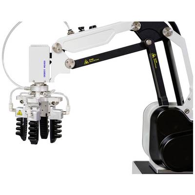 Bras robotique avec pince en gros plan. Le bras est composé de métal blanc et noir avec des câbles et des éléments de commande visibles.