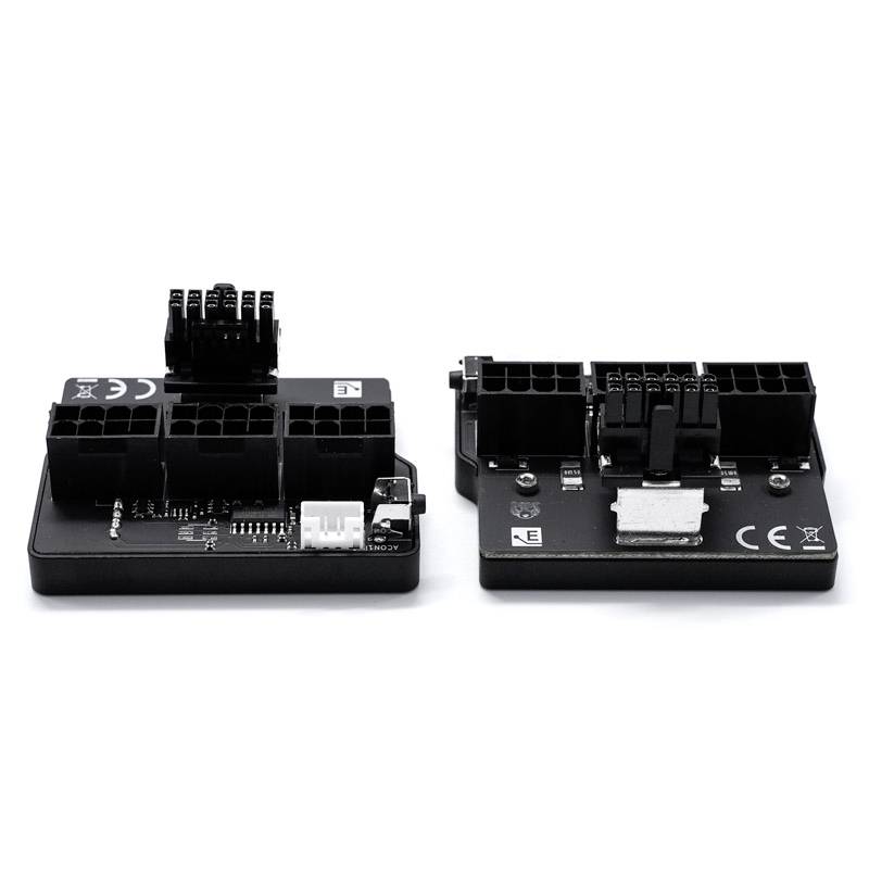 Deux adaptateurs électroniques noirs avec plusieurs ports de connexion et des étiquettes, posés sur une surface blanche.