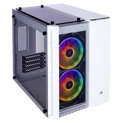 Un boîtier d'ordinateur blanc avec deux grands ventilateurs RGB lumineux sur la façade et un panneau latéral transparent.
