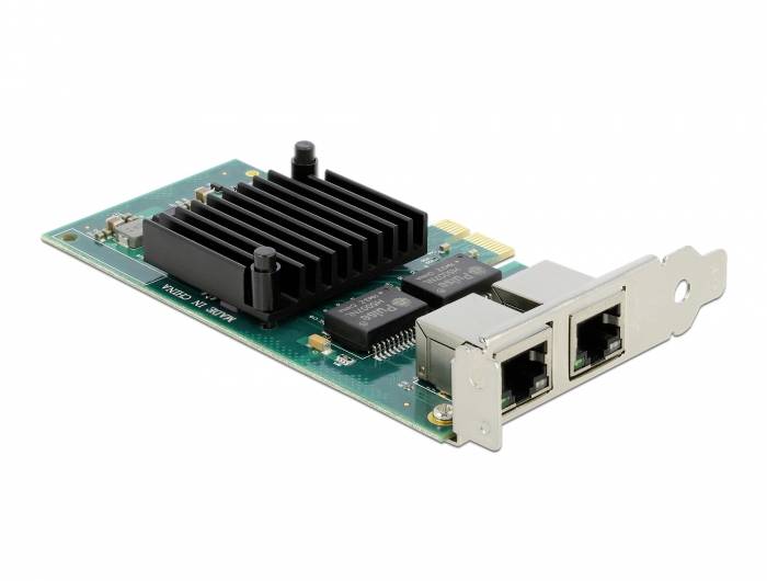 Une carte réseau avec deux ports Ethernet, montée sur une carte de circuit imprimé verte, avec un dissipateur thermique noir.