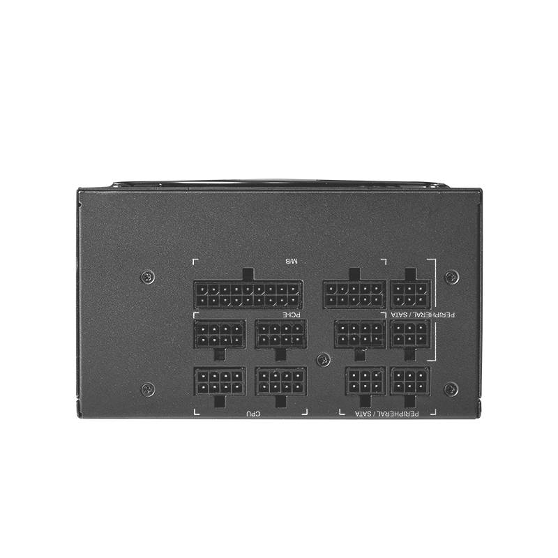 Arrière d'une alimentation d'ordinateur avec plusieurs ports de connexion modulaires pour différents composants informatiques.