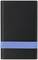 Une batterie externe noire avec une boucle en caoutchouc bleue au milieu. Idéale pour recharger des appareils en déplacement.