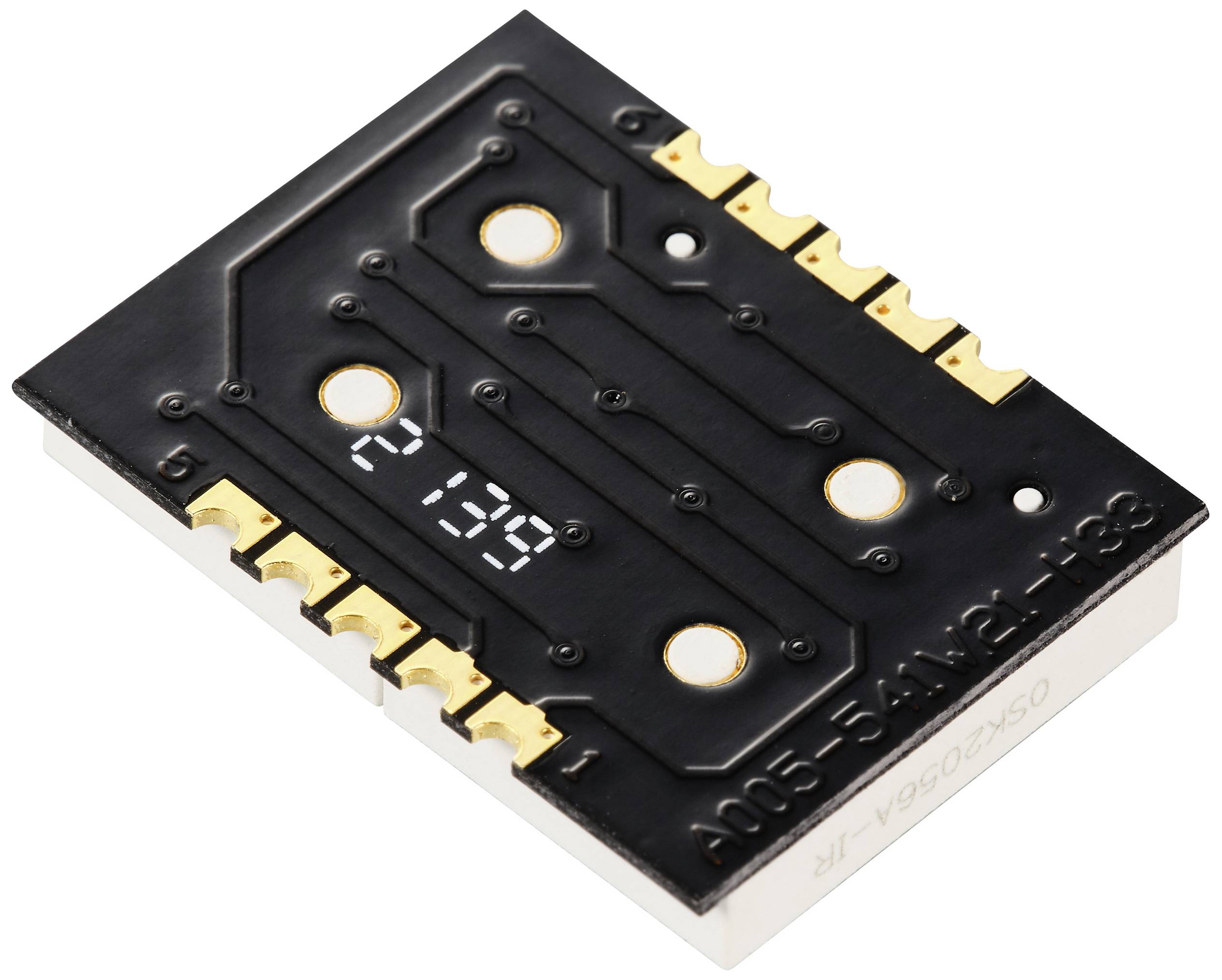 Un composant électronique rectangulaire avec des connexions noires et dorées, probablement un capteur ou un microprocesseur.