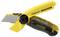 Couteau universel jaune Stanley Fatmax avec lame rétractable et poignée ergonomique, adapté à la coupe de différents matériaux.