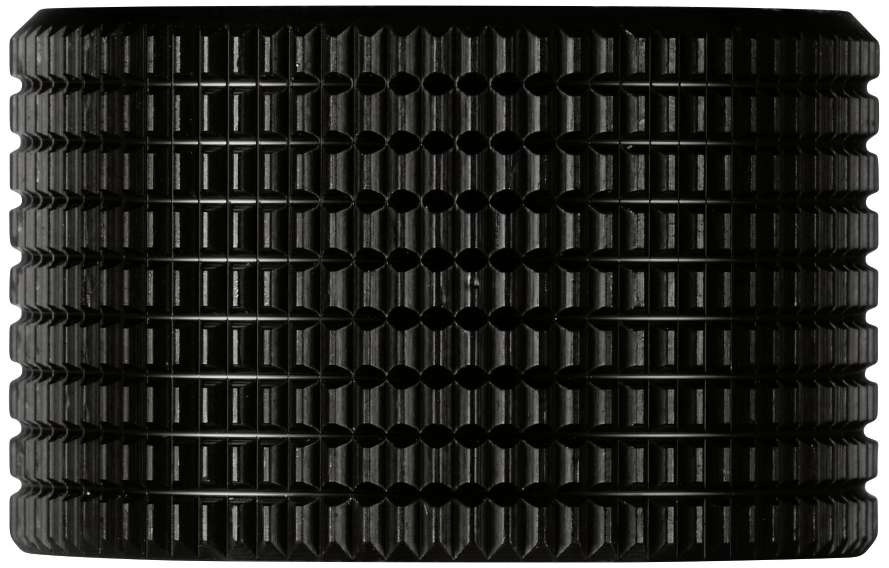 Bague crantée noire d'un objectif d'appareil photo servant à la mise au point manuelle et au réglage de l'ouverture du diaphragme.