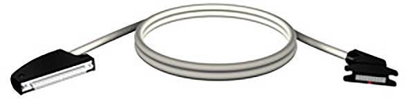 Un câble de données gris avec des connecteurs noirs aux deux extrémités. Le connecteur de gauche a une forme plus large, celui de droite est plus étroit.