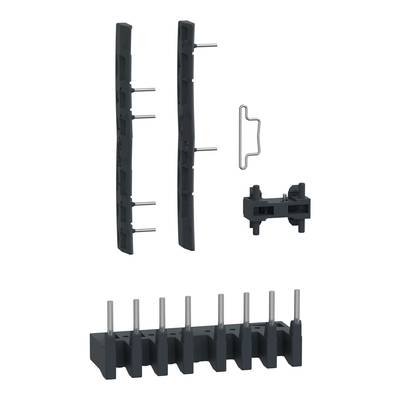 Composants de connecteurs électroniques, composés de pièces en plastique noir et de broches métalliques, sur fond blanc.