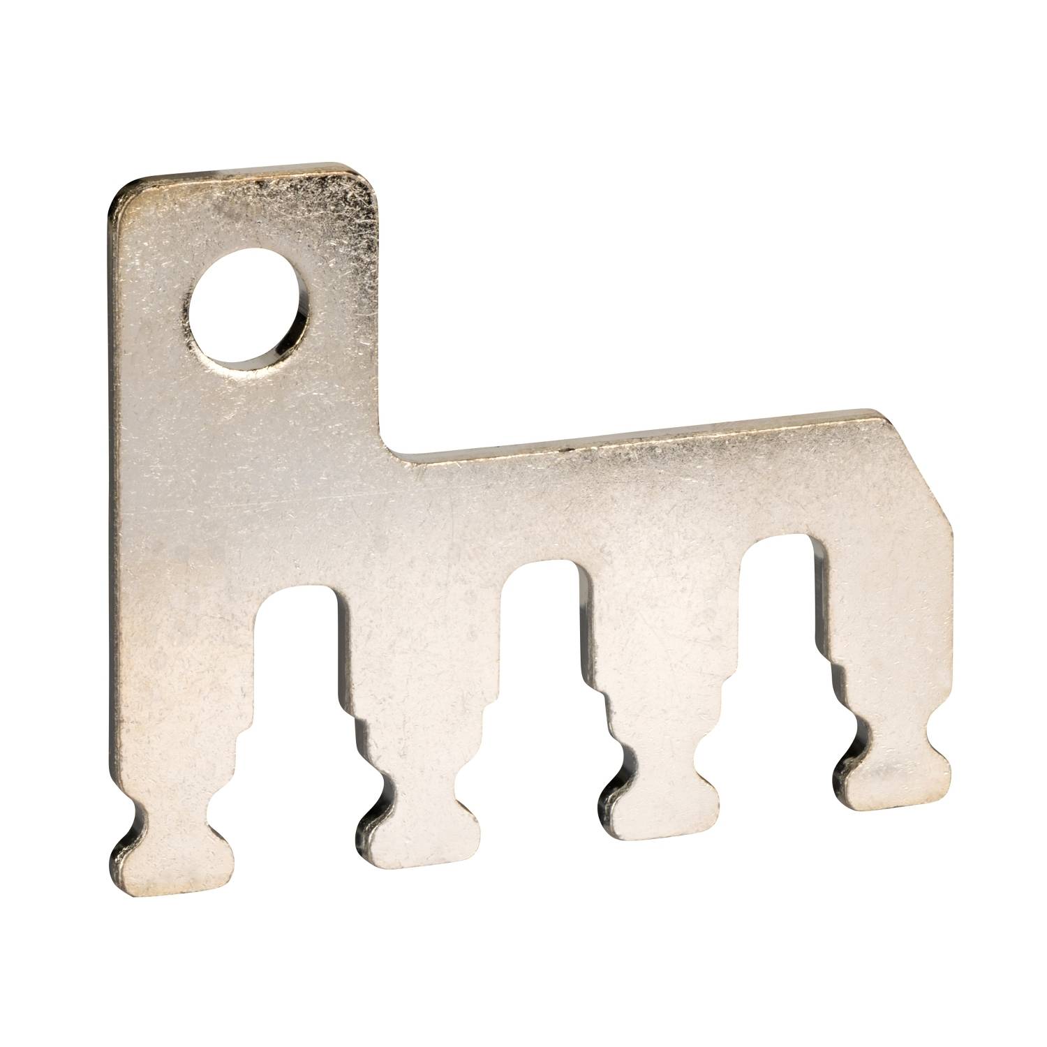 Une clé en argent avec un trou à la poignée et quatre dents de formes différentes, probablement destinée à un serrure spéciale.
