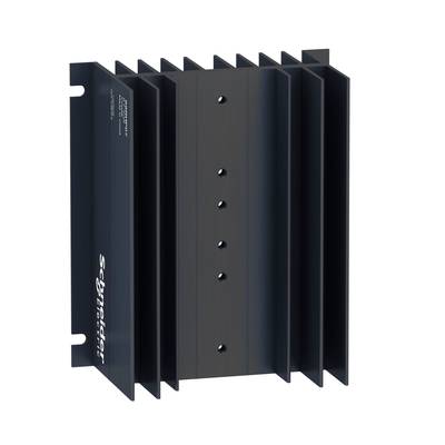 Un dissipateur thermique noir avec plusieurs ailettes verticales pour l'évacuation de la chaleur. Nom de marque 'Schneider' visible sur le bord gauche.