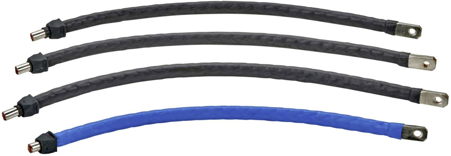 Quatre câbles isolés, trois noirs et un bleu, munis de connecteurs métalliques à leurs extrémités.
