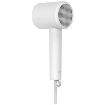 Un sèche-cheveux blanc avec un câble intégré, au design épuré et moderne. Parfait pour le soin capillaire dans la salle de bain.