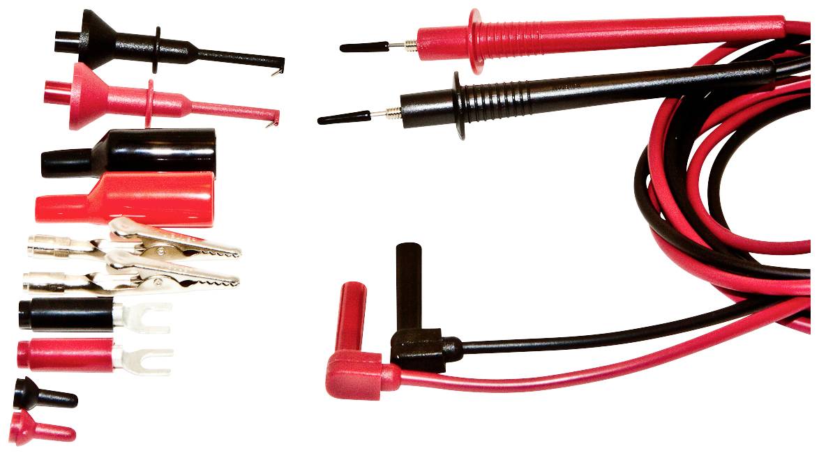 Un ensemble de cordons de test noirs et rouges avec pointes de mesure et adaptateurs, adapté à la mesure des tensions et des courants électriques.