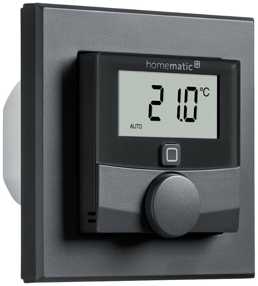 Un thermostat mural numérique affiche '21,0°C'. En haut à droite est inscrit 'homematic'. Un bouton rotatif en dessous permet des réglages manuels.