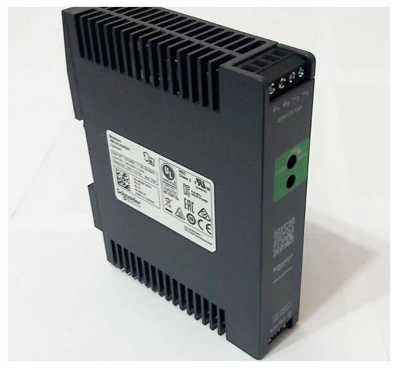 Module de commande électrique noir avec orifices de refroidissement et connecteurs de bornes, présenté sur un fond blanc.