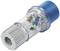 Un connecteur électrique transparent avec un capuchon bleu et une connexion à vis grise, montrant les connexions internes des câbles.