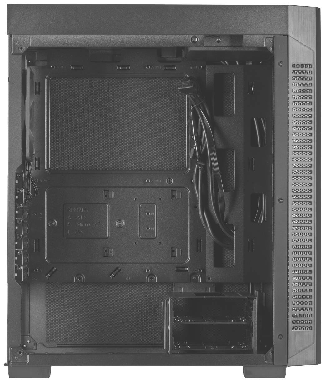 'Boîtier d'ordinateur sans composants, montrant la disposition intérieure avec de l'espace pour la carte mère, la gestion des câbles et les emplacements pour disques durs.'