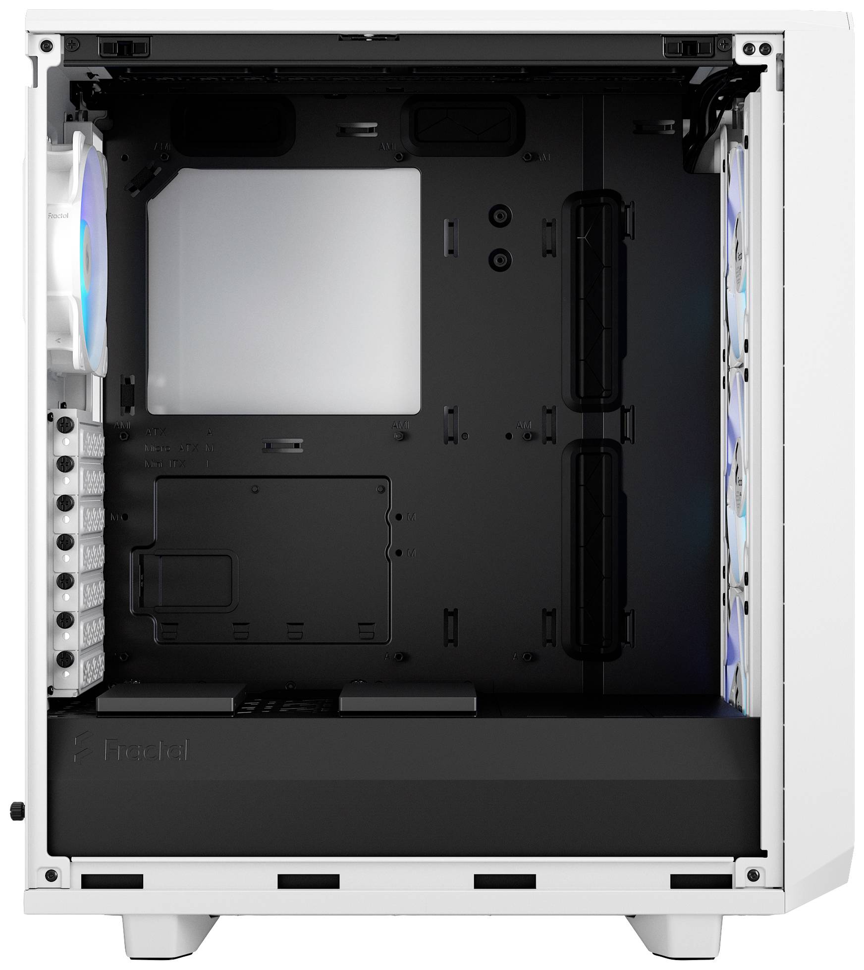 Boîtier d'ordinateur blanc avec côté transparent. Vue intérieure montrant l'espace pour la carte mère, le ventilateur et le câblage.