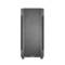 Un boîtier PC noir vu de face, avec un design minimaliste et des ouvertures de ventilation verticales sur les côtés.