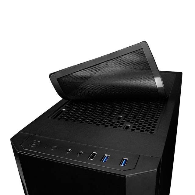 Un boîtier d'ordinateur noir avec sa grille supérieure retirée présente des ports USB sur sa façade.