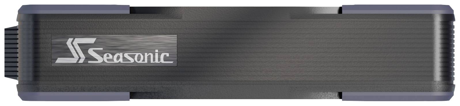 Un appareil rectangulaire noir portant un logo 'Seasonic' sur sa surface, probablement un produit technique comme un bloc d'alimentation.