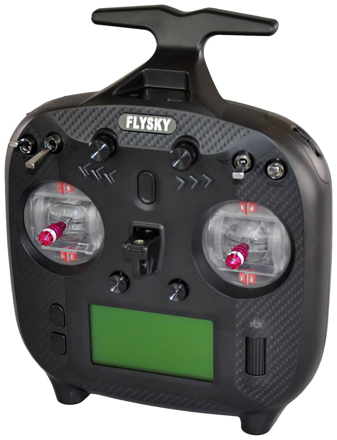 Une télécommande noire sans fil avec deux manches de commande, des touches et un petit écran numérique, portant l'inscription 'FLYSKY'.