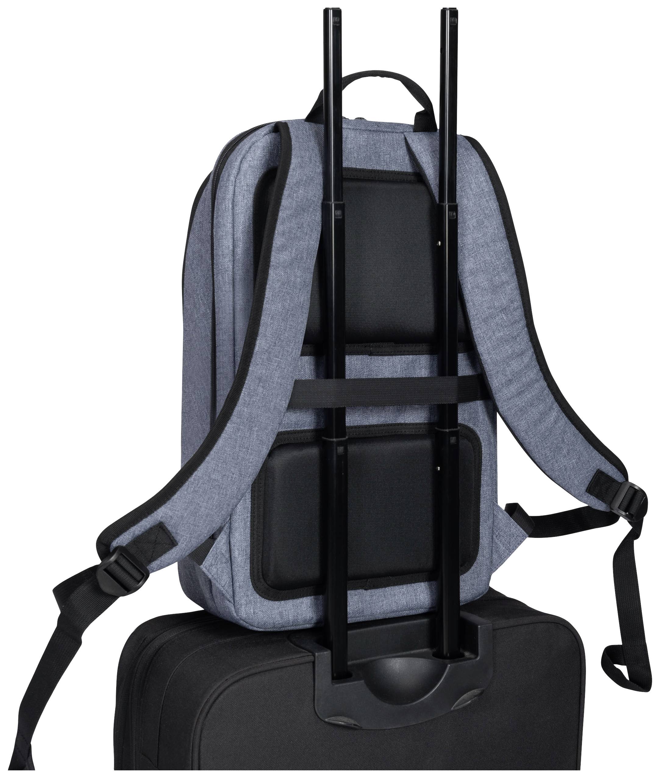 Un sac à dos gris avec un cadre métallique rigide posé sur une valise noire. Le sac à dos est équipé de bretelles rembourrées.