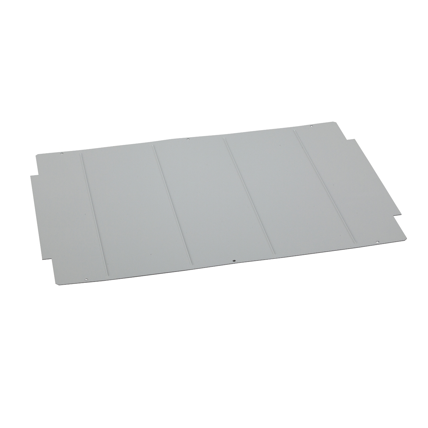 Une plaque métallique grise rectangulaire avec des rainures étroites à intervalles réguliers, probablement un élément de construction.