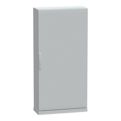 Un placard gris, rectangulaire, à surface lisse, avec une porte et une poignée simple, se tient seul sur un fond blanc.