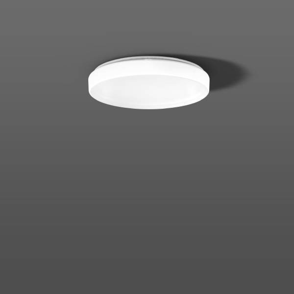Une lampe de plafond ronde et blanche devant un fond gris. La lampe projette une légère ombre.