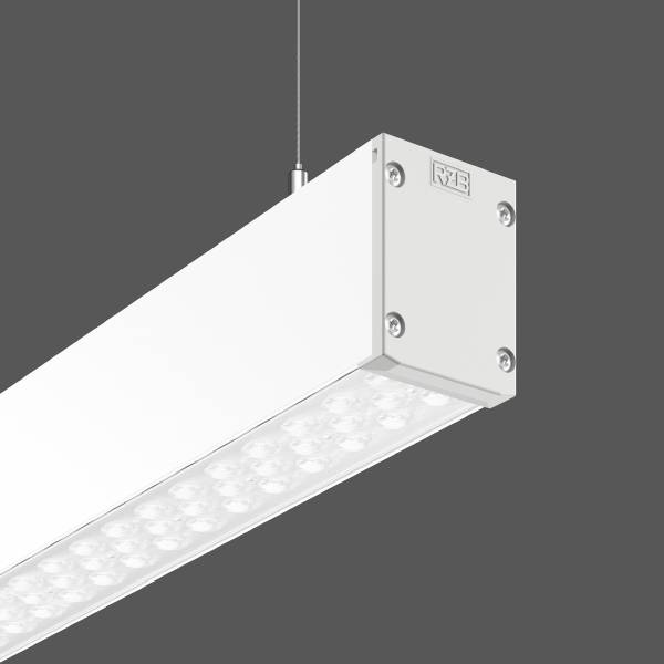Une suspension industrielle LED rectangulaire en blanc, sur un fond gris, fixée avec des vis visibles aux extrémités.