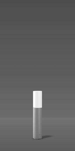 Un produit cylindrique gris et blanc est placé devant un fond gris. Il semble conçu de manière moderne et minimaliste.