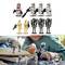 Une rangée de figurines Lego, comprenant des Stormtroopers et des droïdes, posée sur une table. Un enfant en arrière-plan joue avec les figurines.