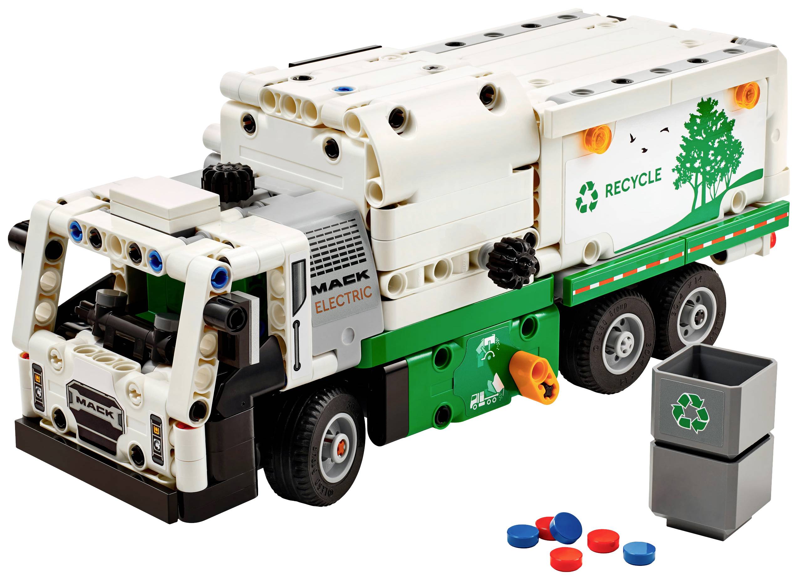 Modèle de jouet d'un camion-poubelle en briques LEGO. Le véhicule est décoré d'un symbole d'arbre et de recyclage. Un petit conteneur à ordures avec des briques colorées est posé à côté.
