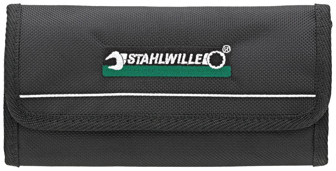 Sac à outils noir avec logo 'STAHLWILLE' en blanc et vert sur la face avant. Le sac dispose d'un rabat de fermeture à la texture légère.